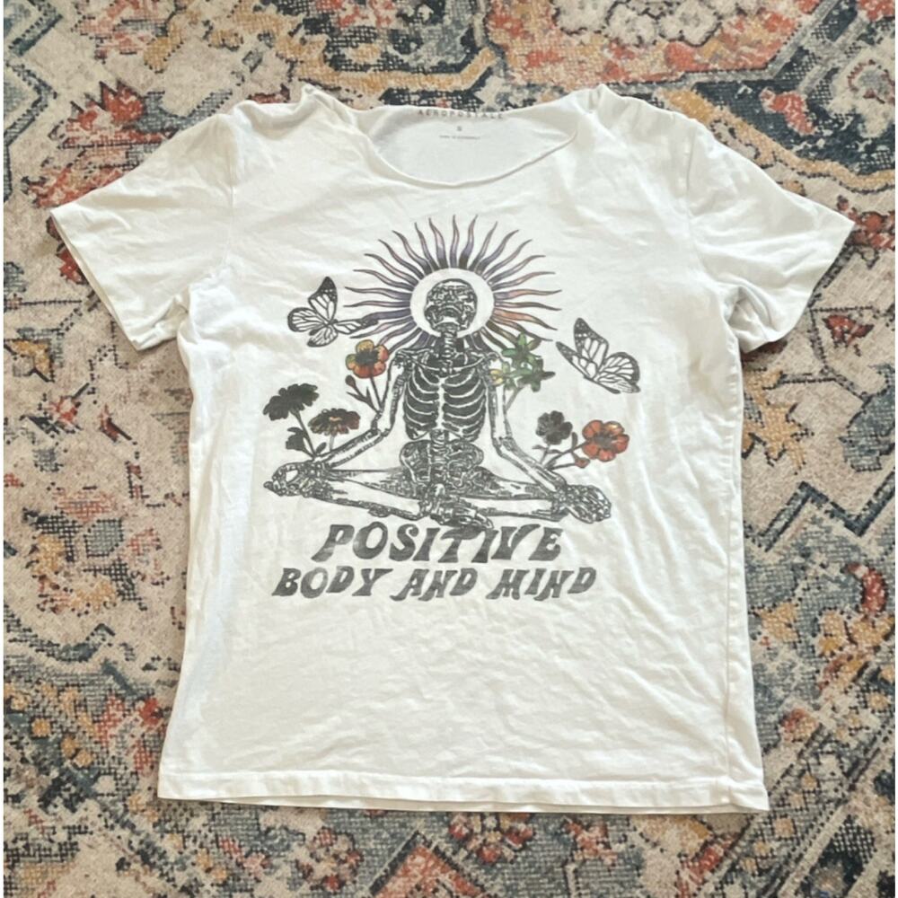 Aéropostale White Graphic Print Short Sleeve Crew Neck Tee Women’s S